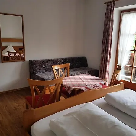 Altes Forsthaus Inn *